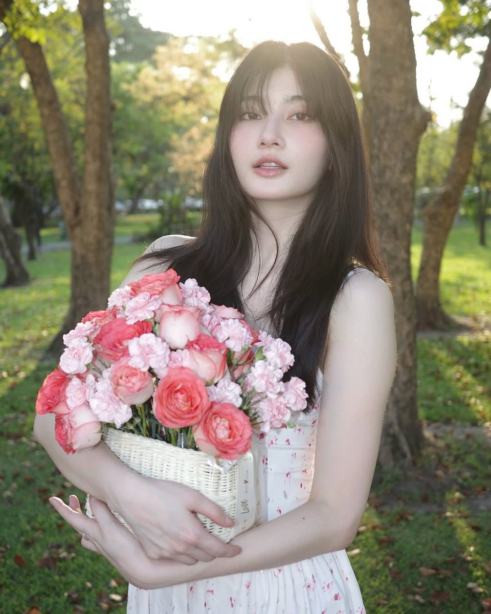 mablesthetic's tweet image. This girl deserve all the love in the world and every bit of success she’s standing in right now 💗

KEEP SHINING MABLE ON IG
#Mable600KSparkles