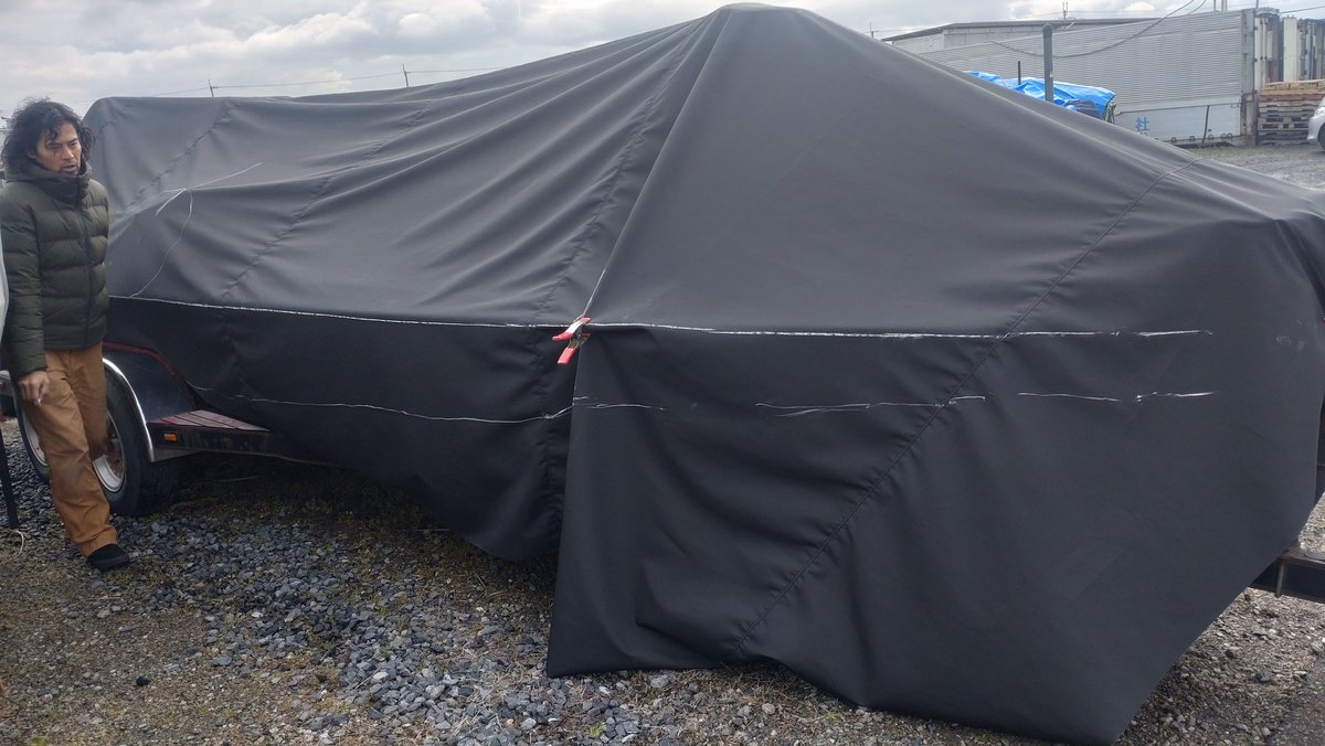 ボートカバーの採寸して貰ってます。 ボートはメンテナンスにかける