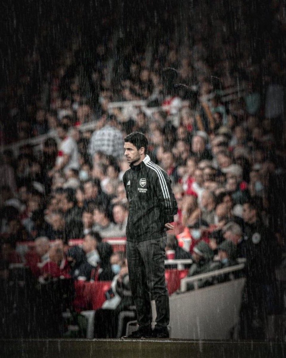 This man revived a dying Arsenal, rebuilt them and reclaimed their place among the elite! Whatever the weather, we stand by you, boss 🫡