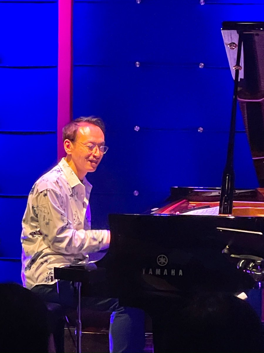somaparu's tweet photo. #村井秀清 さんの #MergedImages 2026 New Year Live に寄せて頂きました。繊細で知的で躍動感に溢れ、聴き手の心に美しく染み渡る音の歓びを体感。秀清さんとの再会、嬉し過ぎました‼︎誠にどうもありがとうございました。
ご自愛下さい。#鈴木壮麻
#宮崎隆睦
#日景修
#新村泰文
#世界ふれあい街歩き https://t.co/Oa5WPFIZ1b