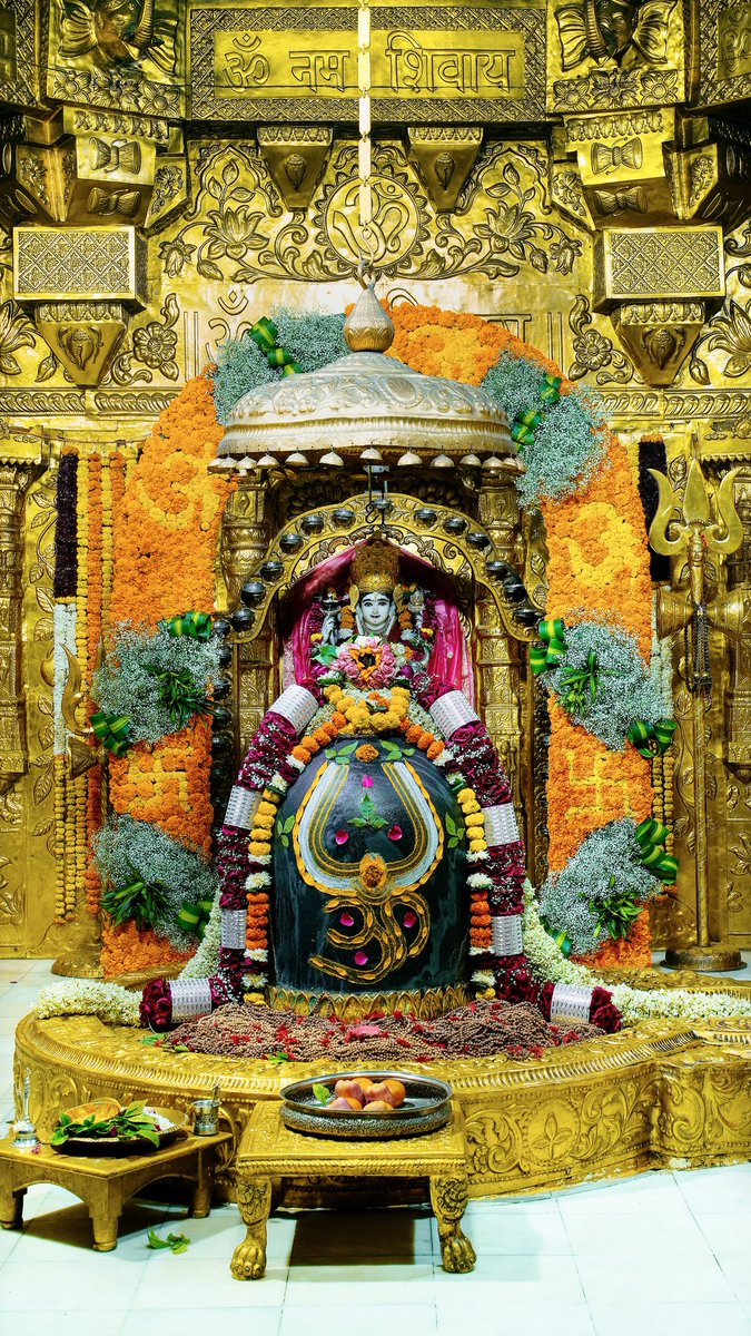 श्री सोमनाथ महादेव मंदिर,
प्रथम ज्योतिर्लिंग - गुजरात (सौराष्ट्र)
दिनांकः 09 जनवरी  2026, पौष कृष्ण सप्तमी - शुक्रवार
प्रातः श्रृंगार
01267112
#somnath #mahadev #shivji
#bhakti #somnathlivedarshan #SomnathTempleOfficial