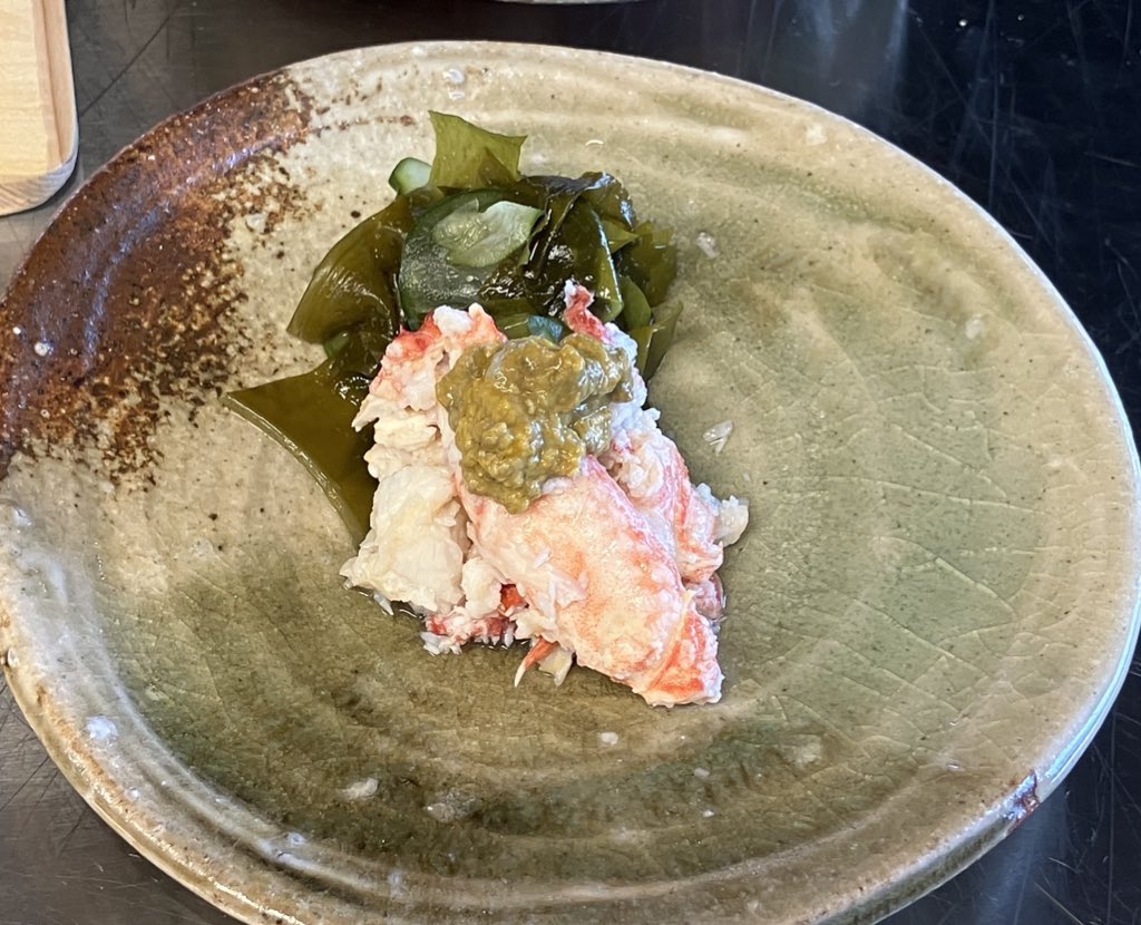 お正月価格を改定　少々値下げしました　1番の値下げはズワイガニ　2500→1800 700円も値下げ　年末年始は1年で最も高値となり今年は毛蟹が高すぎて買えず北海道のズワイガニに　今週から通常価格に戻したのですが正月価格が高すぎたからかその反動で以前より安くしました