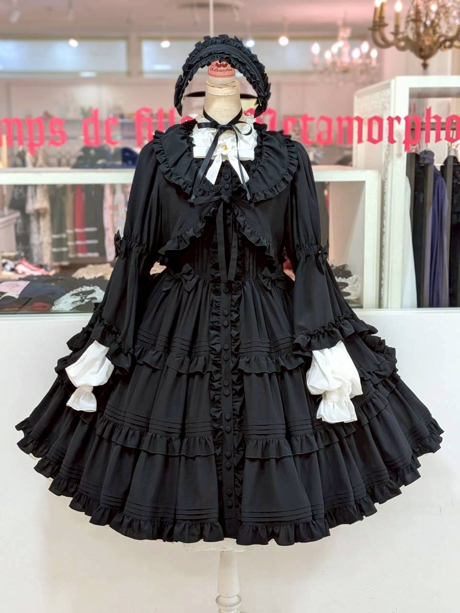 MetamorphoseEng's tweet photo. ✨🖤Recommended Styling🖤✨
Pintuck Tiered 2025
https://t.co/bzaGmITqUn

① JSK+HD
② ①+Bolero
③ ②+Regular-Length Skirt
④ ②+Mid-Length Skirt

color: Black
#pintuck #pintuckdress #tiereddress
#metamorphose #mtdf #Lolitafashion https://t.co/HJprLTbi5x