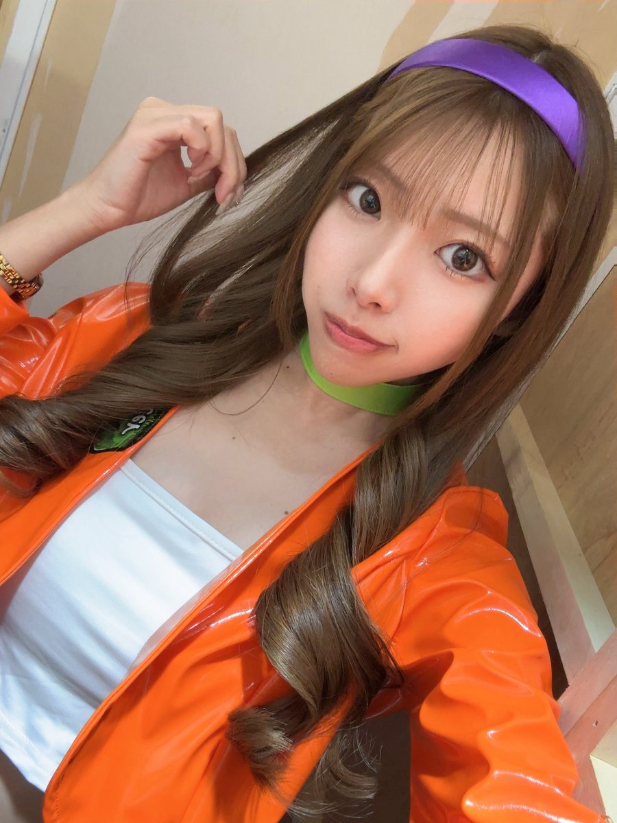 正解はオレンジ 初号機MonsterGRスープラ展示してるよお！ 北ホール10