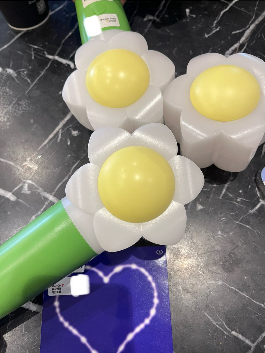 Pan_Chuu_'s tweet image. 三个蛋黄