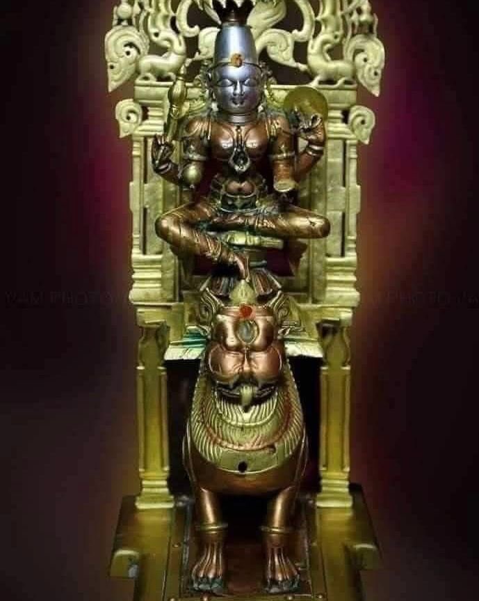 पुरातन भारत का अद्भुत धातुकर्म विज्ञान जो आज भी विज्ञान के लिए चुनौती है
अम्बामाई की यह मूर्ति तीन धातुओं का उपयोग करके बनाई गई थी: चाँदी, ताँबा 
और पीतल ,देवी का मुख मंडल चाँदी से 
बना है, शेष शरीर ताँबे से बना है और वस्त्र 
पीतल से बने हैं,इन तीनों धातुओं के पिघलने के ताप बिंदु