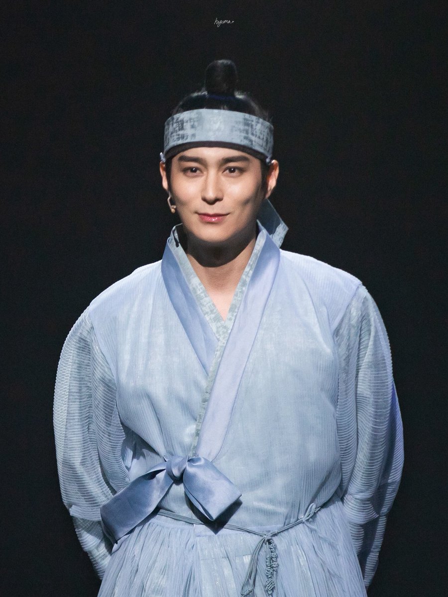 26.01.08 한복입은남자 커튼콜데이

영실|강배 役 전동석

#전동석