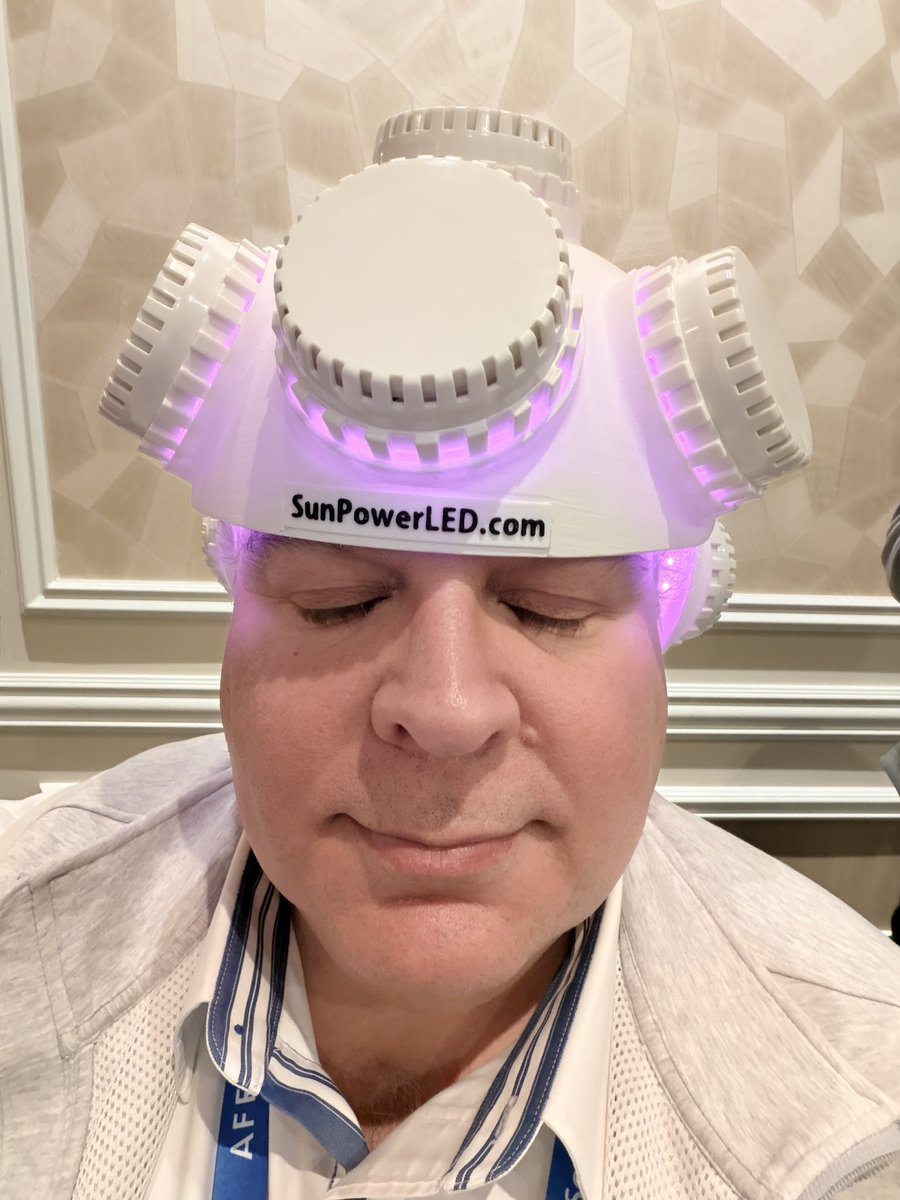 EvanKirstel's tweet photo. Clinical grade red light therapy feels amazing @realHayman! https://t.co/6DywgK9lzw #CES2026 @IrmaRaste https://t.co/Mj6R7RTIwo