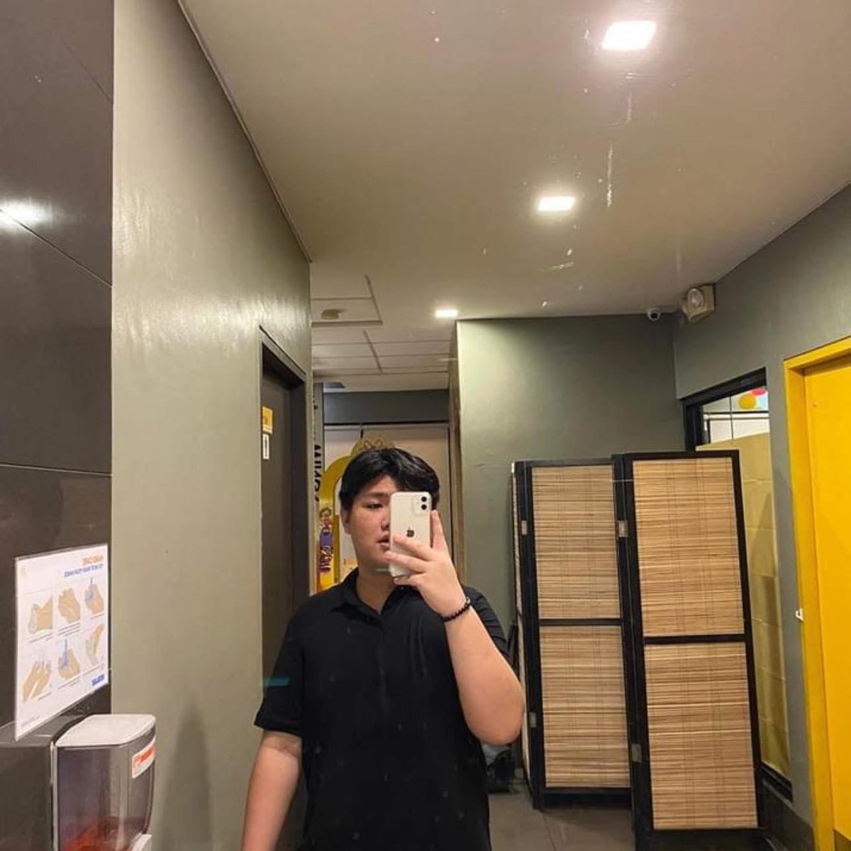 SCAMMER @/seonghwanietpa 

real name - karl mark pomarejos