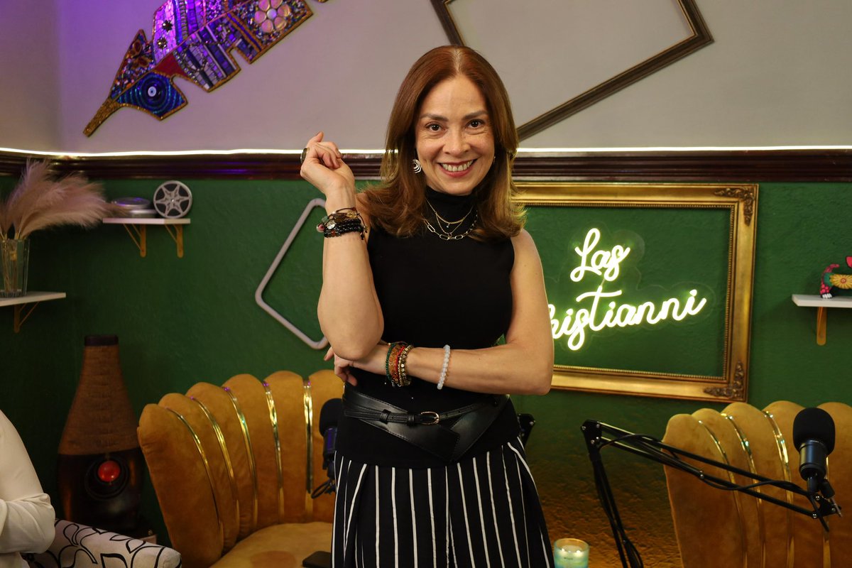 Que madrina tan preciosa tenemos, este episodio nos esta encantandooo😍

ISA X LAS CRISTIANNI