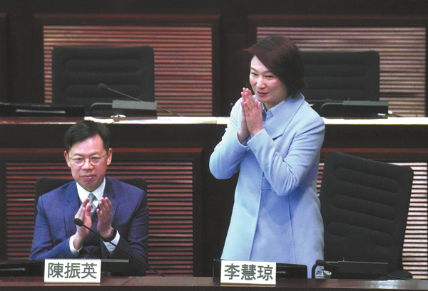 ChinaDaily's tweet photo. The newly elected president of the city's Legislative Council, or #LegCo, Starry Lee Wai-king, pledged on Thursday to provide her full support to the Hong Kong Special Administrative Region government in aligning the SAR's development with the nation's 15th Five-Year Plan (2026โ30). #FiveYearStride #HongKong https://t.co/1OQJpmIpDm
