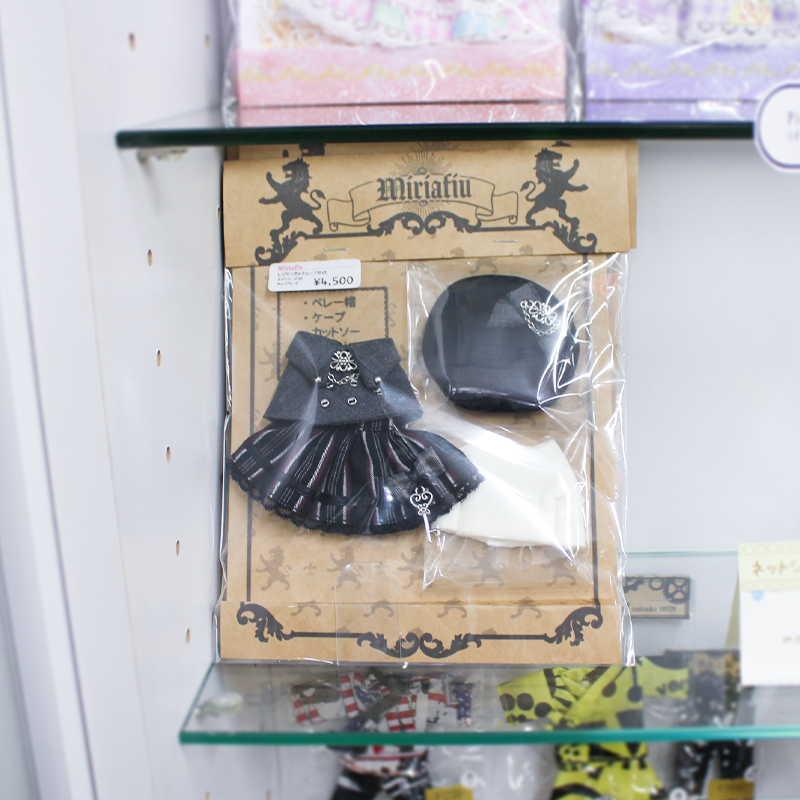 おはようございます🌞
本日より
💎恋乃亭様の8mmレジンアイ✨
🎀Miriafiu様のオビツ11サイズお洋服💕
を店頭にて販売開始致します🥳
是非店頭にてチェックしてくださいね👀
本日もDOLLCE秋葉原店は12:00-20:00で元気に営業致します🍀

＃あまむす　#ミニスウィーツドール
