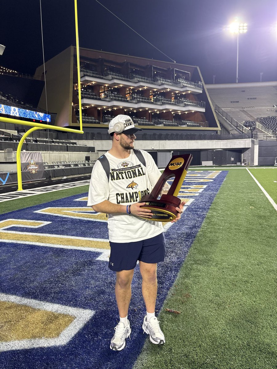 zack9black's tweet image. Oh btw #champ