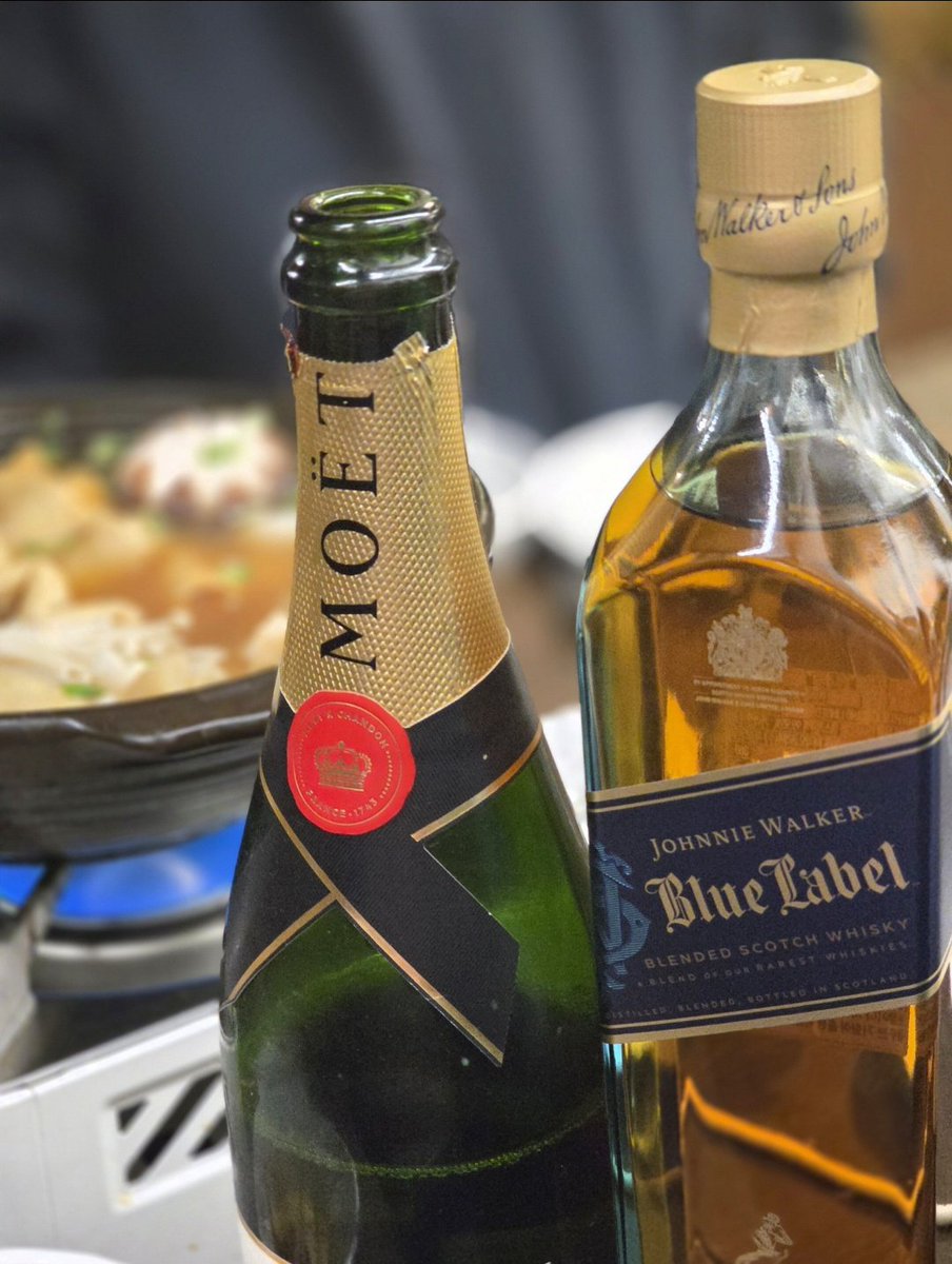 msRobin__'s tweet image. 시작만 창대하고 끝은 미약한 다이어터들과의 정산날 !!!

슬브 성향자로서 내기에 져서 강제 스팽 당하는 서사를 꿈꿨건만

똑같이 성공해도 스팽 1,500대 였는데 셋중 나만 목표달성

휴 언제쯤 음식, 술 대신 스팽 정산을 받아보나
다이어트 성공에 따른 스팽은 포상 같아서 추구미가 아닌데 😭😭😭