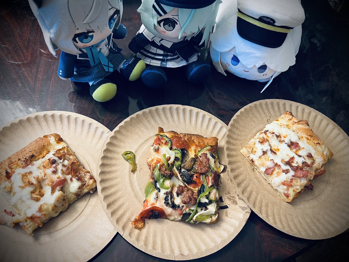 Pizza party for the birthday girl 🥳🍕

#BlueArchive 
#AzurLane