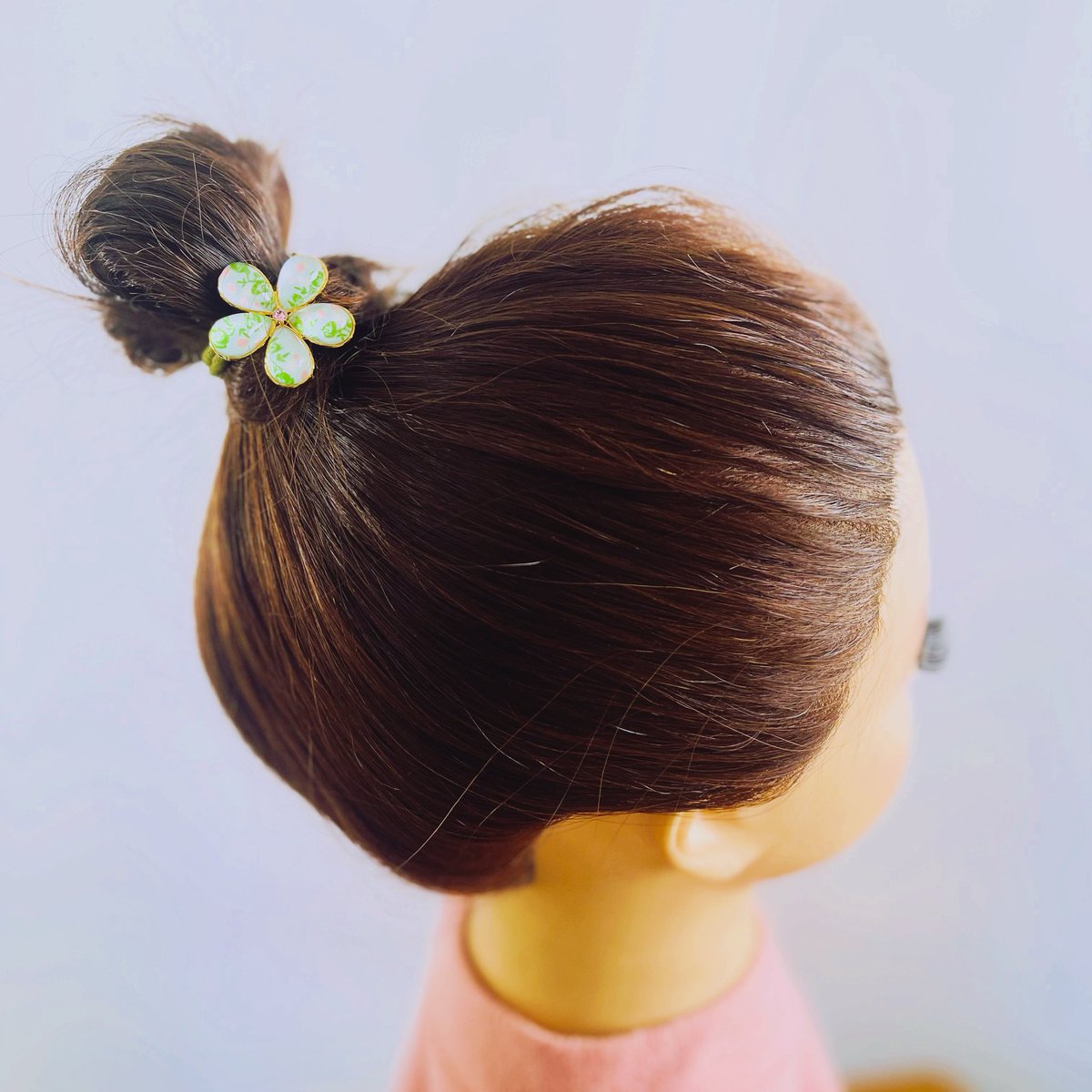 TAMARUSAN_en's tweet image. ✨Restock✨ Rosewood Series (Light Blue) Hair Tie🌸 Pastel blue &amp;amp; chartreuse elastic create a gentle, nostalgic vibe. Gold hardware adds a luxury touch! Perfect for effortless styling. A popular, high-end gift for someone special🎁 #HairTie #Restock #PastelBlue #AdultCute