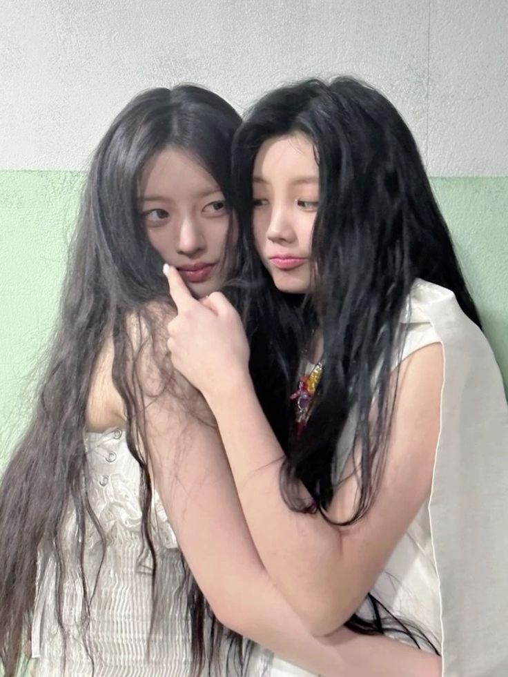 Mincu's tweet image. @Wlnhee