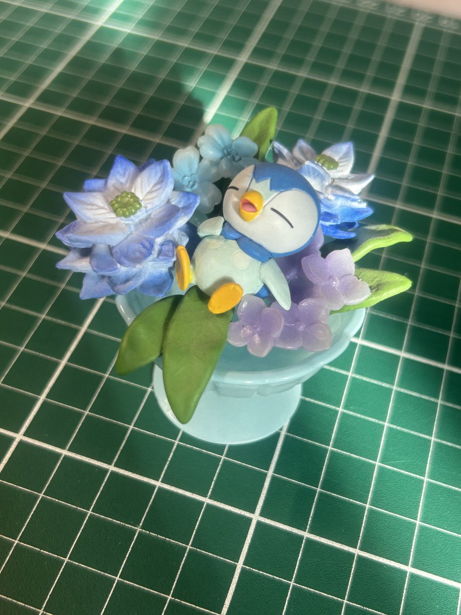 花の上でくつろぐﾎﾟｯﾁｬﾏ