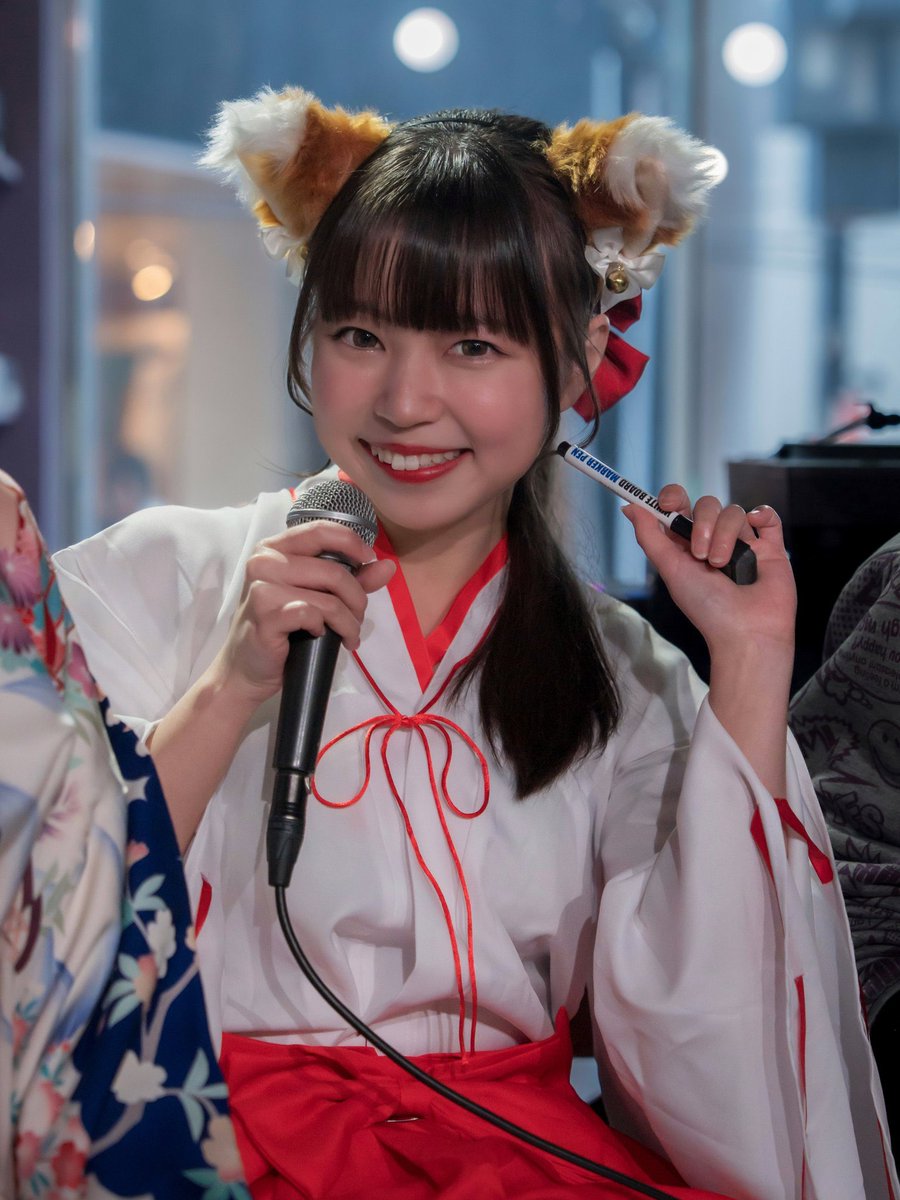 本日のライブはこちら🔻 可愛い巫女さん衣装🦊見なきゃ損‼️ 白い紙