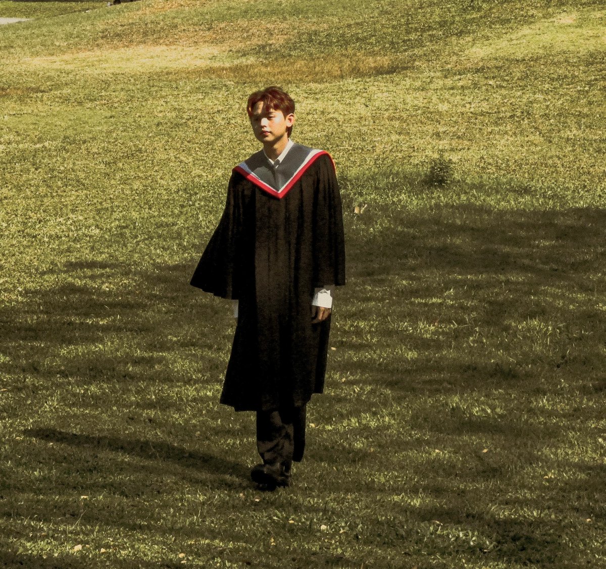 RealEntOfficial's tweet image. ขอแสดงความยินดีกับคนเก่ง “สงกรานต์” สมาชิกวง V3RSE ค่าย White Music ที่ก้าวสู่อีกหนึ่งความสำเร็จในชีวิต เป็นบัณฑิตป้ายแดงจาก มหาวิทยาลัยศรีนครินทรวิโรฒ วิทยาลัยนวัตกรรมสื่อสารสังคม สาขาการออกแบบสื่อปฏิสัมพันธ์และมัลติมีเดีย เป็นที่เรียบร้อยแล้ว!

#SongkranV3RSE #V3RSE