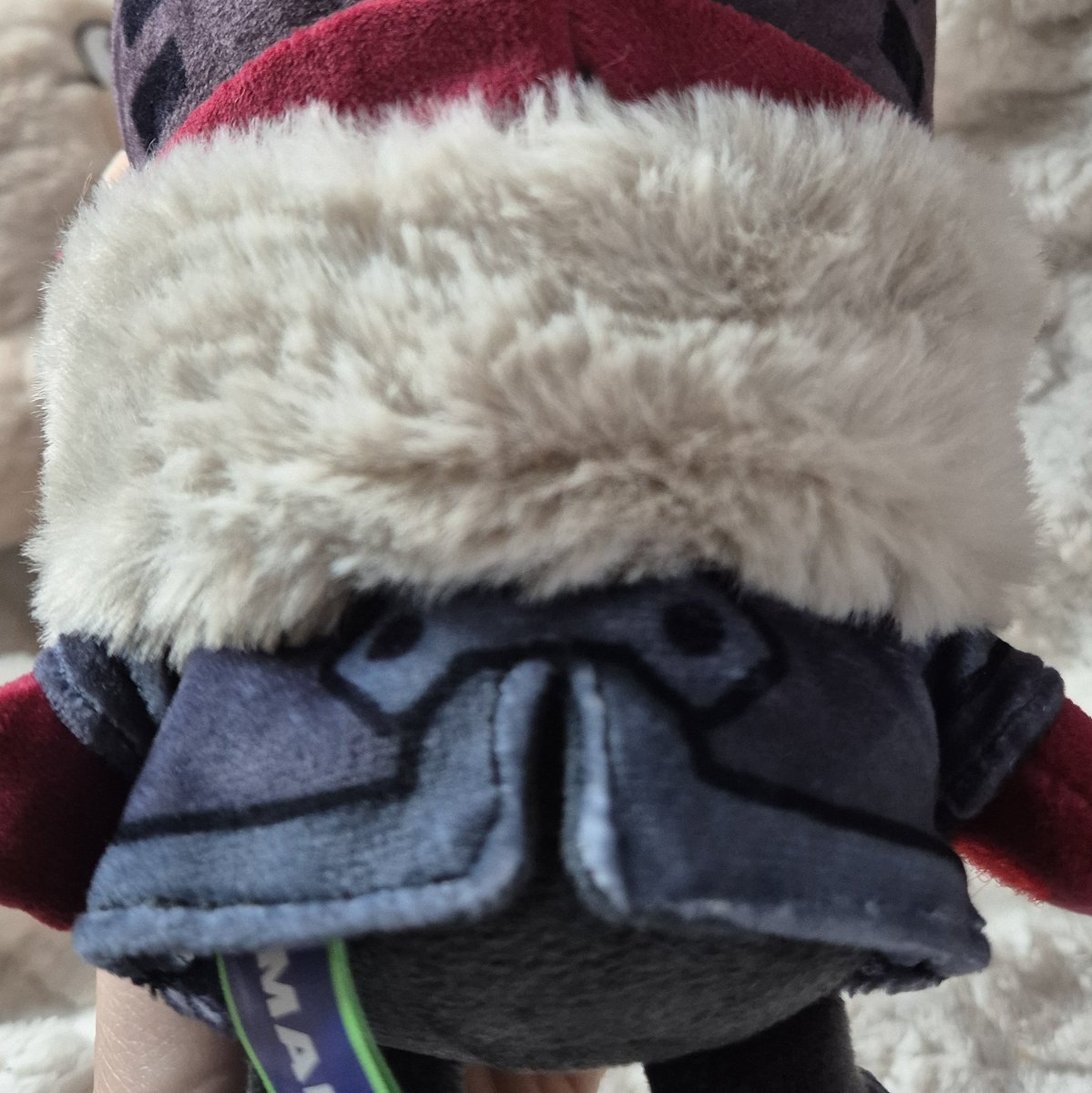 진짜 너무너무너무 바보임 어떻게 이러지?
일단 코가 진짜 개웃김
스카프 코 모양대로 잘라져있는거 보고 두번터짐(스카프는 얼굴에 붙어있다)
글고 코트 뒤쪽 디테일 정확한거ㅋㅋㅋㅋㅋㅠㅠ
털은 왜이리 부드러운거야 미치겟다