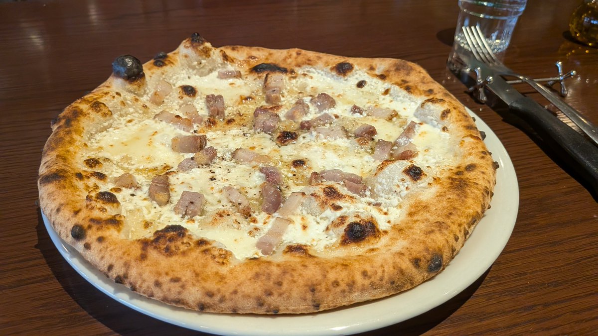 美味いピザを食べると、人間のQOLは爆上がりする
これ常識