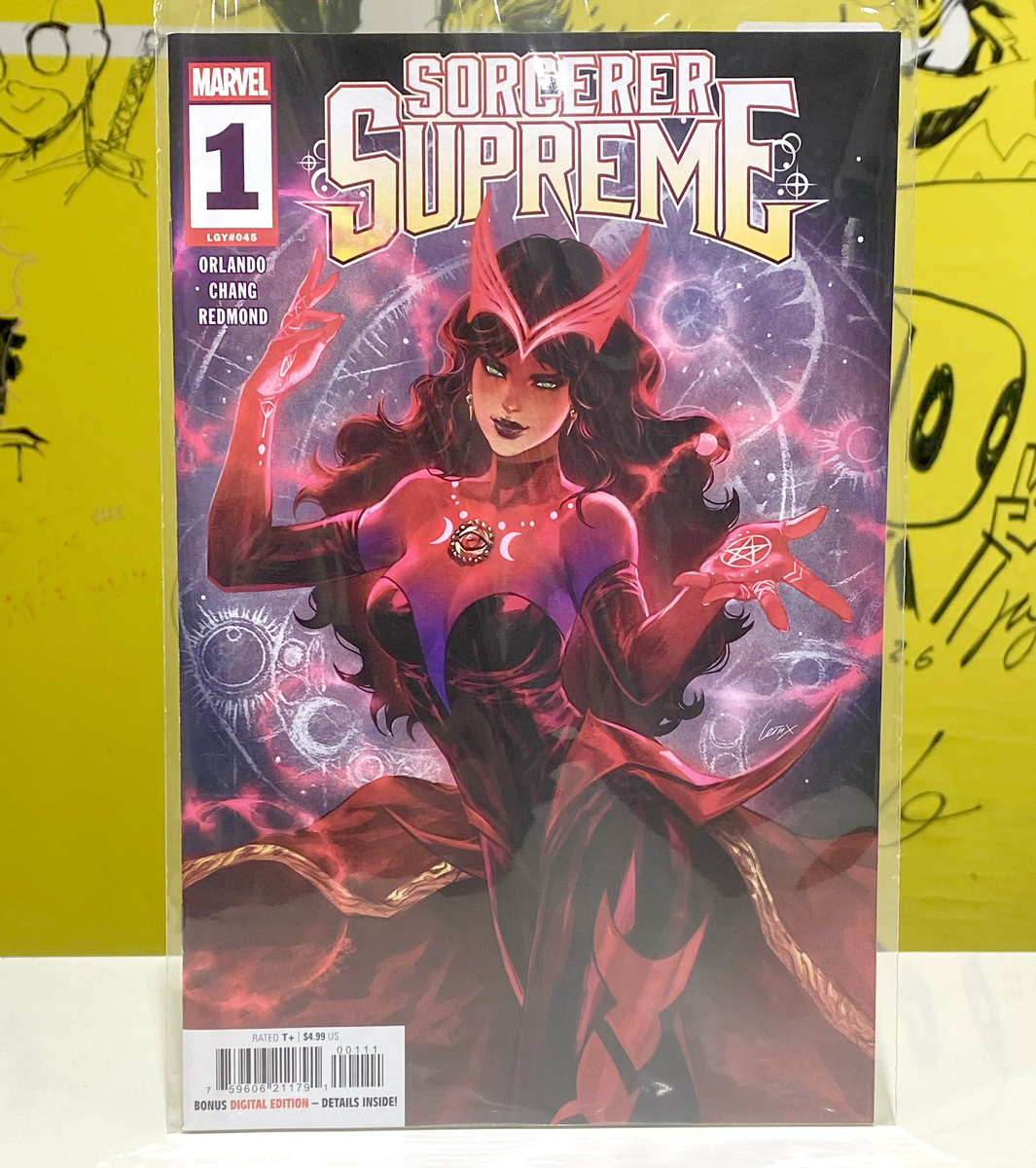 versecomics's tweet photo. 新たな至高の魔術師はスカーレット・ウィッチ！堕ちたドクタードゥームを継ぎ新たな称号ソーサラー・スプリーム・オブ・アースとして新境地を切り開く！その導く先は高みか破滅か新シリーズの第1話がカバーいろいろ7種で到着、今夜21時から当店サイトで入荷後販売分のご注文受付開始します。 https://t.co/ndTBMHjo3h