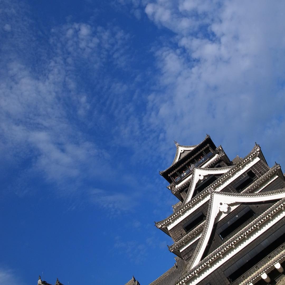 Srinu31775208's tweet photo. 青空に映える熊本城の美しい姿🏯
歴史的な建築が見上げるたびに、時を超えて感じる力強さ✨
その荘厳さと静けさ、どこを見ても心が洗われるような気持ちになる🌿
#熊本城 #城 #歴史 #日本の風景 #日本 #旅行 #城巡り #建築 #日本の美 #文化 https://t.co/iVQhS5HInf