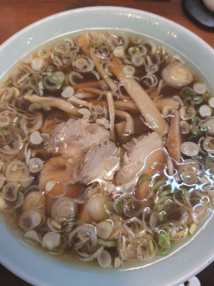 麺飯甜 仙台駅　鶏中華そば
五目ラーメンと迷い鶏中華そばに！
チャーシューがとろとろで細麺とあって美味しかったです😋
2026.🍜2