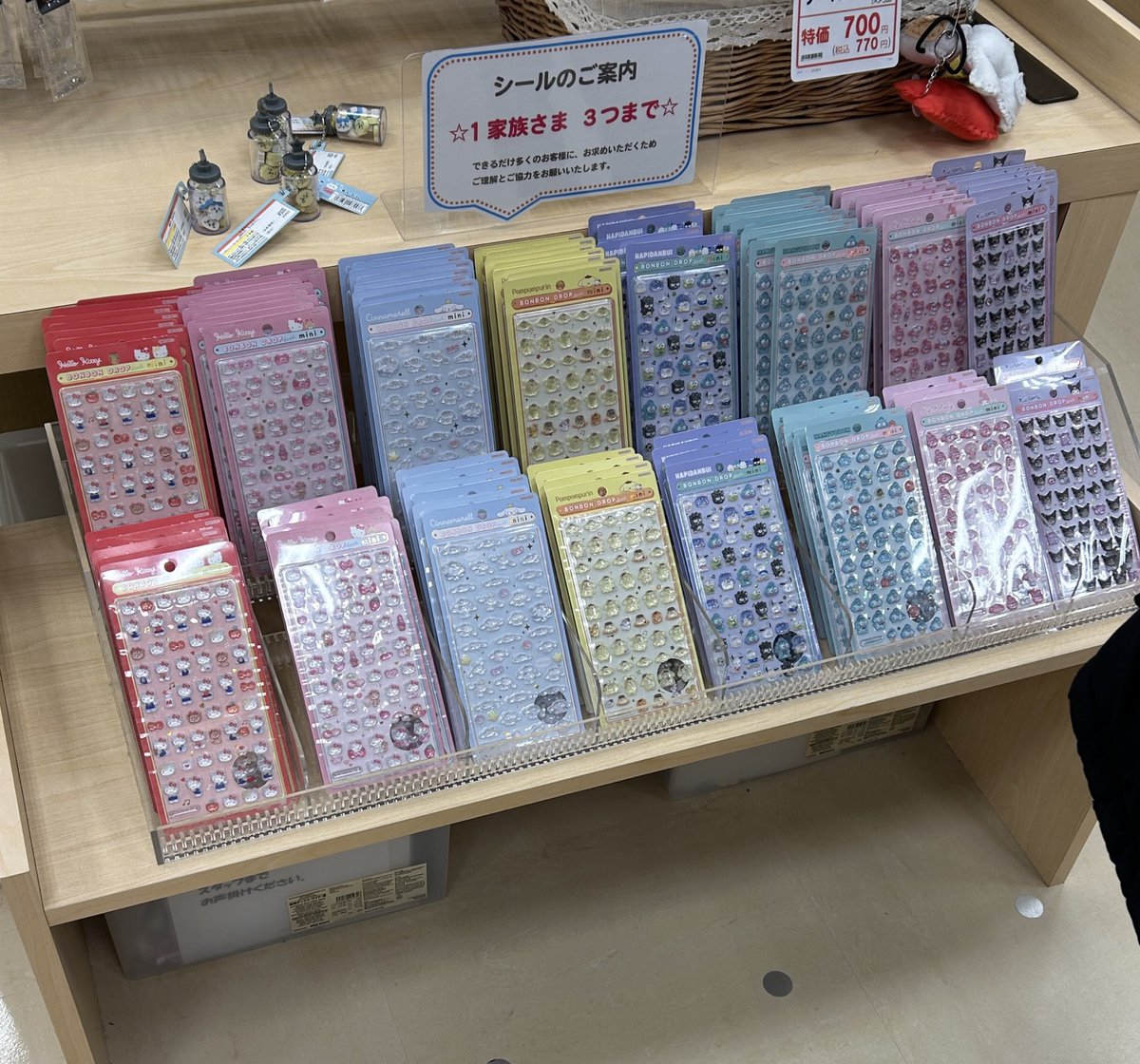 𝐸𝑚𝑖🍒 tweet media