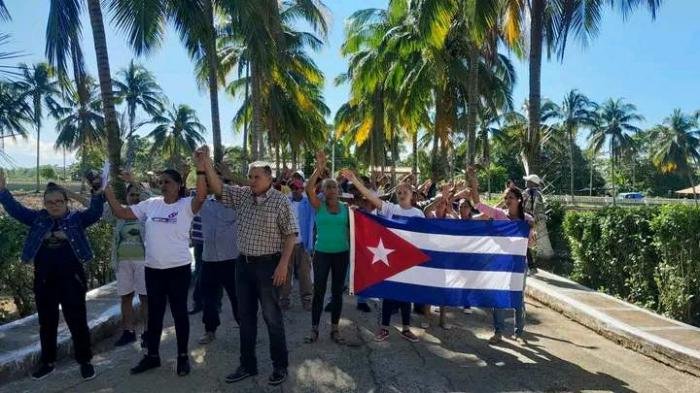 Solidaridad con #Venezuela  desde el corazón del campo cubano.
#VenezuelaNoEstáSola 
#CubaMined 
<a href="/dme_lamaya/">DGE Songo La Maya</a>