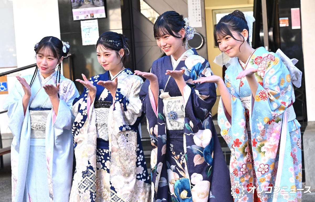 oricon's tweet photo. 僕が見たかった青空
二十歳メンバーが“青空”のもと成人式⛩️

今井優希、須永心海、柳堀花怜、吉本此那
晴れ着姿を披露
https://t.co/hpwb1NJvMF

僕青・須永心海、ギャグ卒業宣言も
メンバーからの声で継続に
無茶ぶりにも全力“馬ギャグ”で応える🐎
https://t.co/Dr82flZpz0

#僕が見たかった青空 https://t.co/BAtzmF9ycS