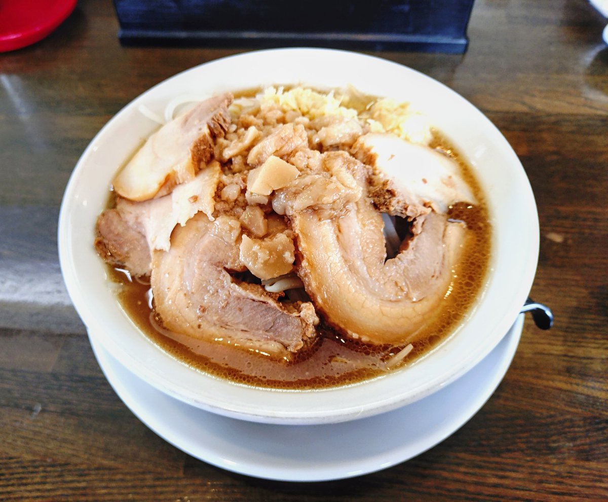 Type10Ak's tweet image. 宮城県大崎市古川、自家製麺仁。

男山ラーメン（サービス券で無料）と小ライスと豚増しトッピング450円。