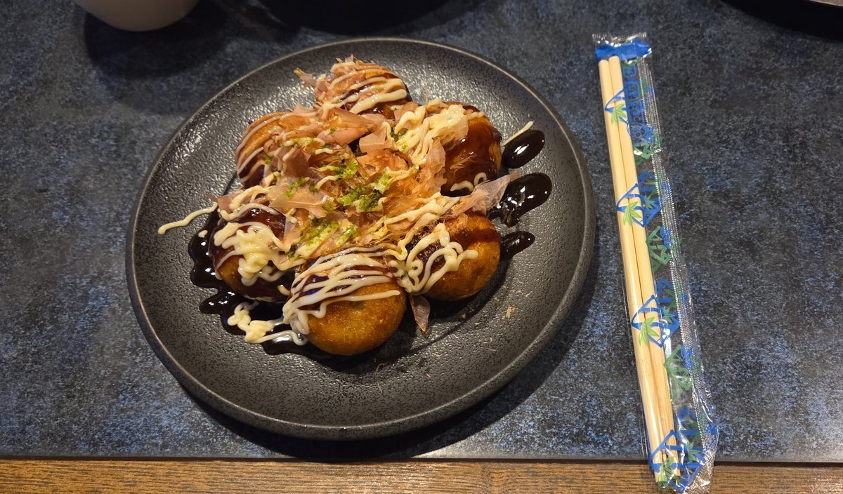 aaalequis's tweet photo. deliciosos takoyakis https://t.co/thhSwfLzut
