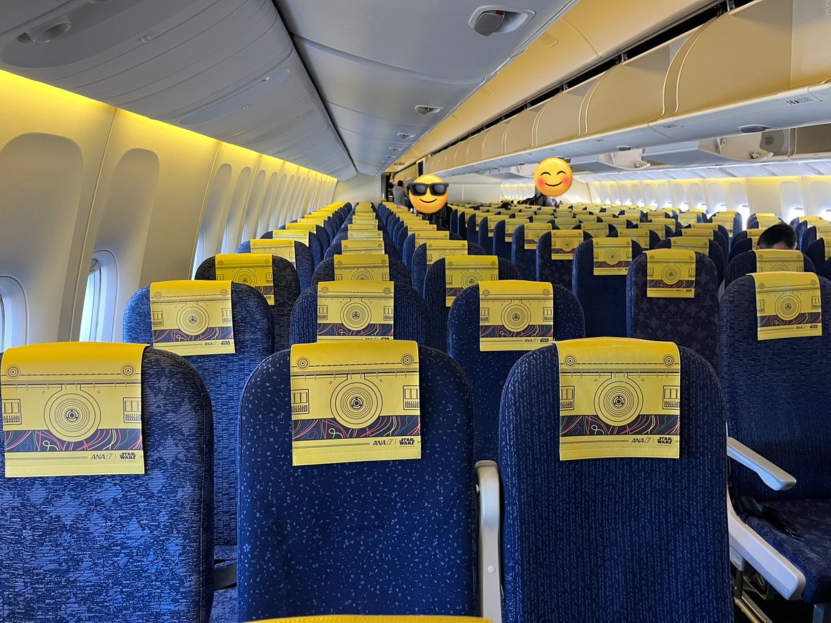 DarthStapes's tweet image. ということで、名残惜しいですがフライトは終了し、ヨーダに見送られながら
飛行機を後にしました。

なかなか巡り合わせがなく、ようやく最終日にして搭乗が叶って本当に嬉しかったし、楽しいフライトでした！
ANAスタッフの皆様、ありがとうございました！

#ANA #スターウォーズジェット #C3PO
