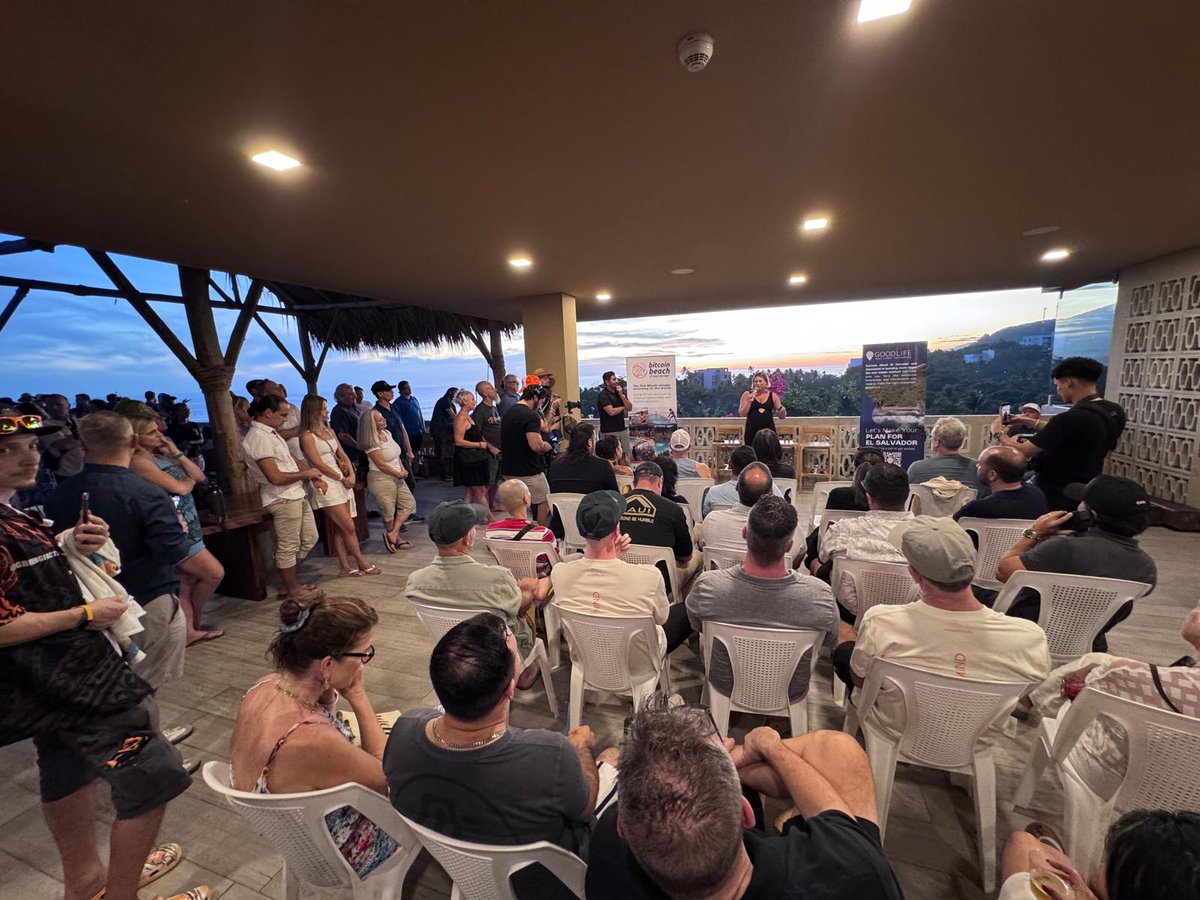 romanmartinezc and @lexidcross founders of Goodlife El Salvador official  sponsor of this meet up talking now about real estate investment residency  business opportunities with Bitcoin. @goodlife_sv @Bitcoinbeach