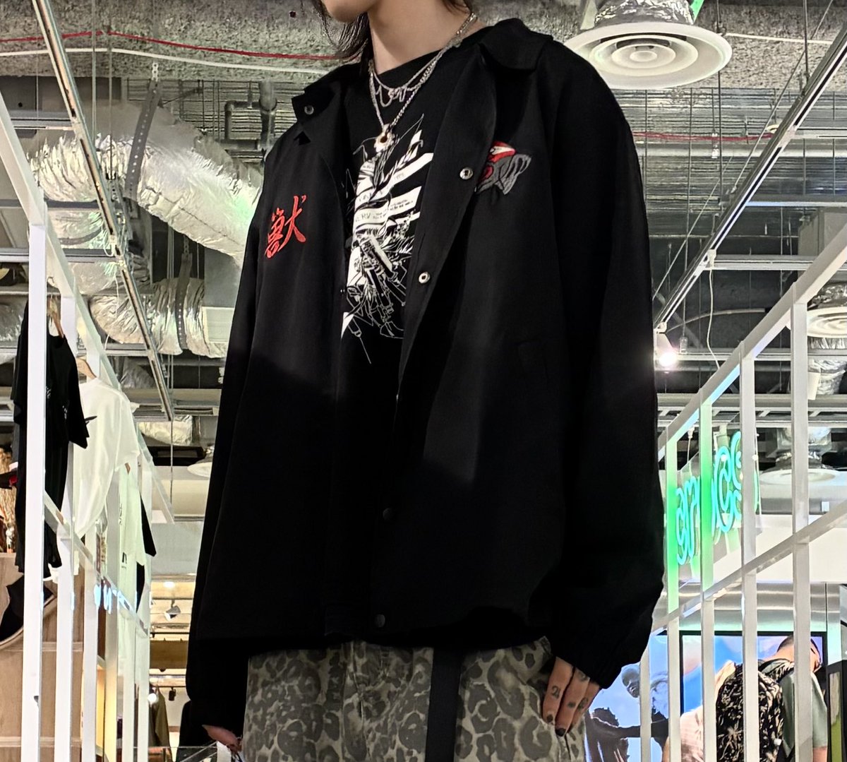 PICK UP】 THE BEAST EMBROIDERY COACH JACKET フロントとバックに2