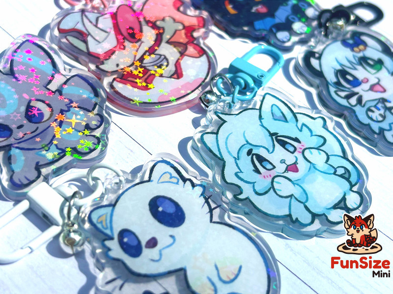 itzFunSizeMini's tweet image. Custom acrylic charms!