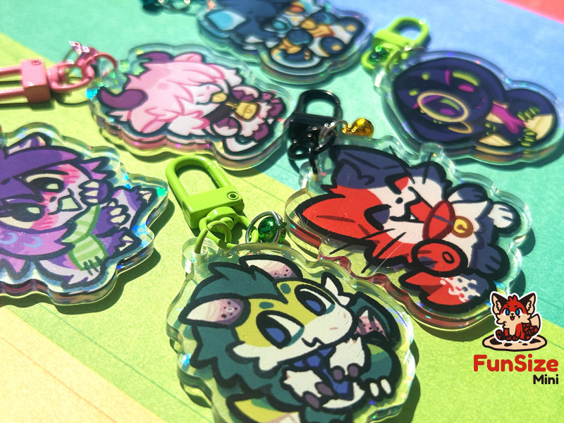 itzFunSizeMini's tweet image. Custom acrylic charms!