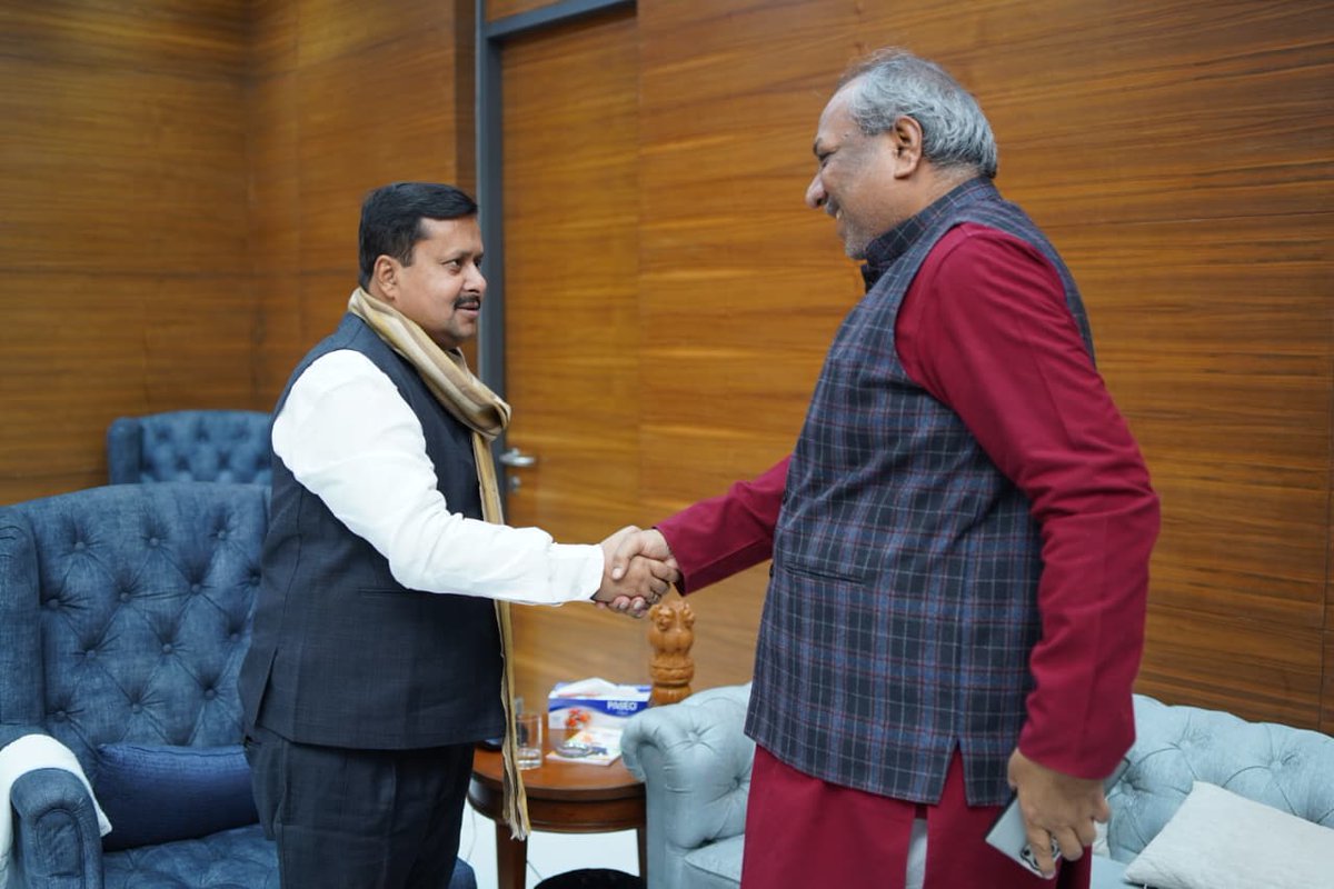 ErPraveenNishad's tweet photo. आज माननीय राष्ट्रीय अध्यक्ष सह कैबिनेट मंत्री Dr.Sanjay Kumar Nishad जी के साथ भाजपा के नवनियुक्त कार्यकारी राष्ट्रीय अध्यक्ष Nitin Nabin जी से शिष्टाचार भेंट कर निषाद समाज के लिए सामाजिक न्याय और समाज के अधिकारों एवं जनकल्याणकारी विषयों पर सार्थक चर्चा की। https://t.co/xuWDsP9wlA