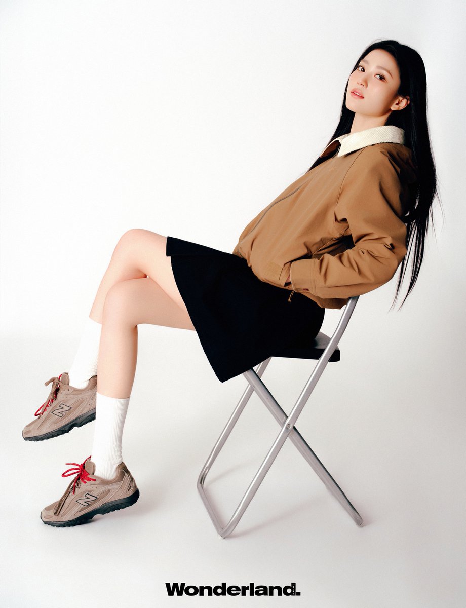 260109 Wonderland 웨이보 #샤오팅 😻

"#沈小婷Wonderland开年封大片#
#沈小婷浓淡相宜#
在“浓”与“淡”之间，@-沈小婷- 找到了自己的节奏，悄然生长。不慌不忙，不疾不徐，却已足够动人。舞台上如焰火盛放，生活里如静水深流——而这，或许正是她最自在的模样。"