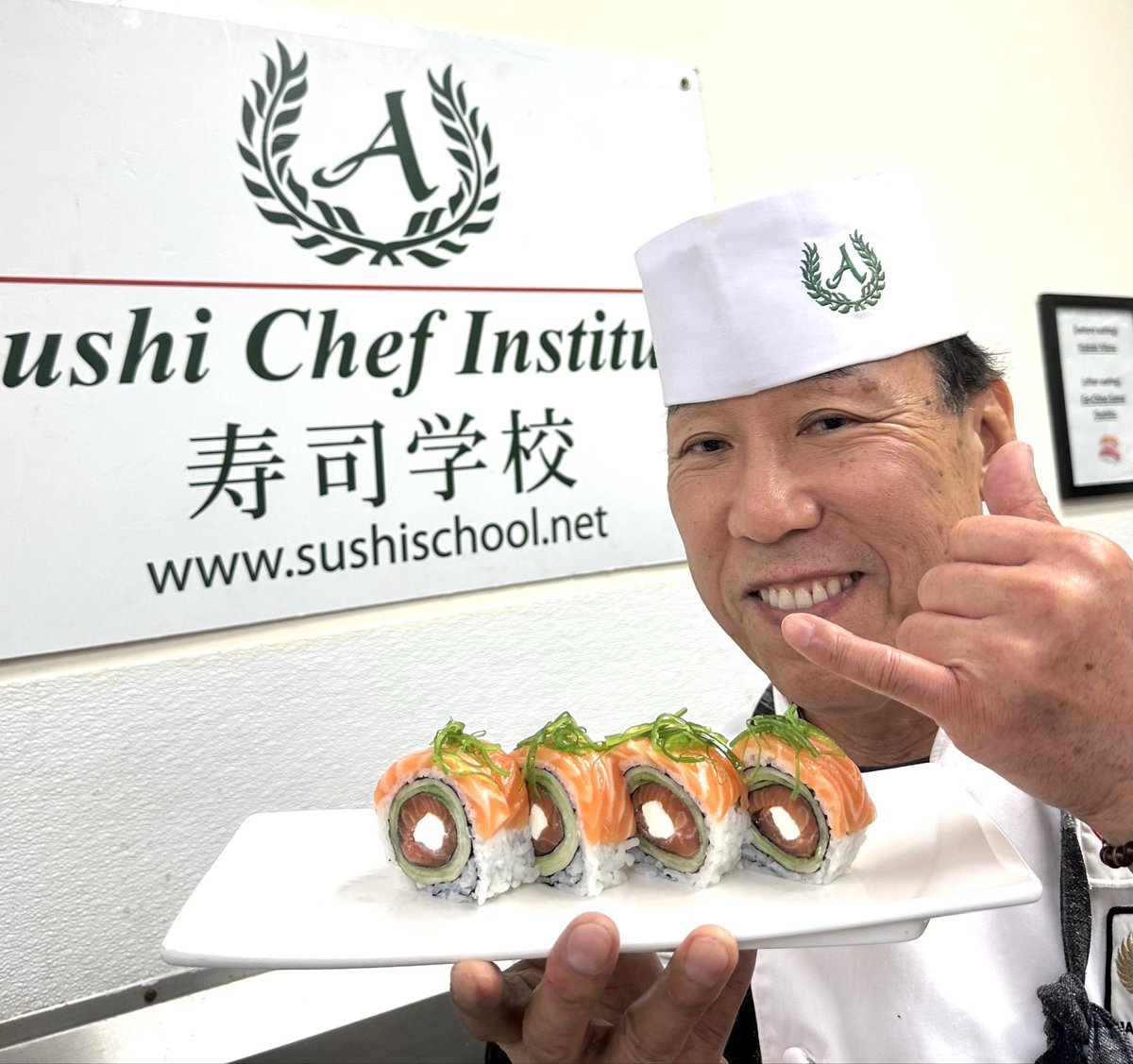 SushiChefInst's tweet photo. My creation salmon roll 
From Norway.
#@KvaroyArctic https://t.co/GNR14r0ggo
