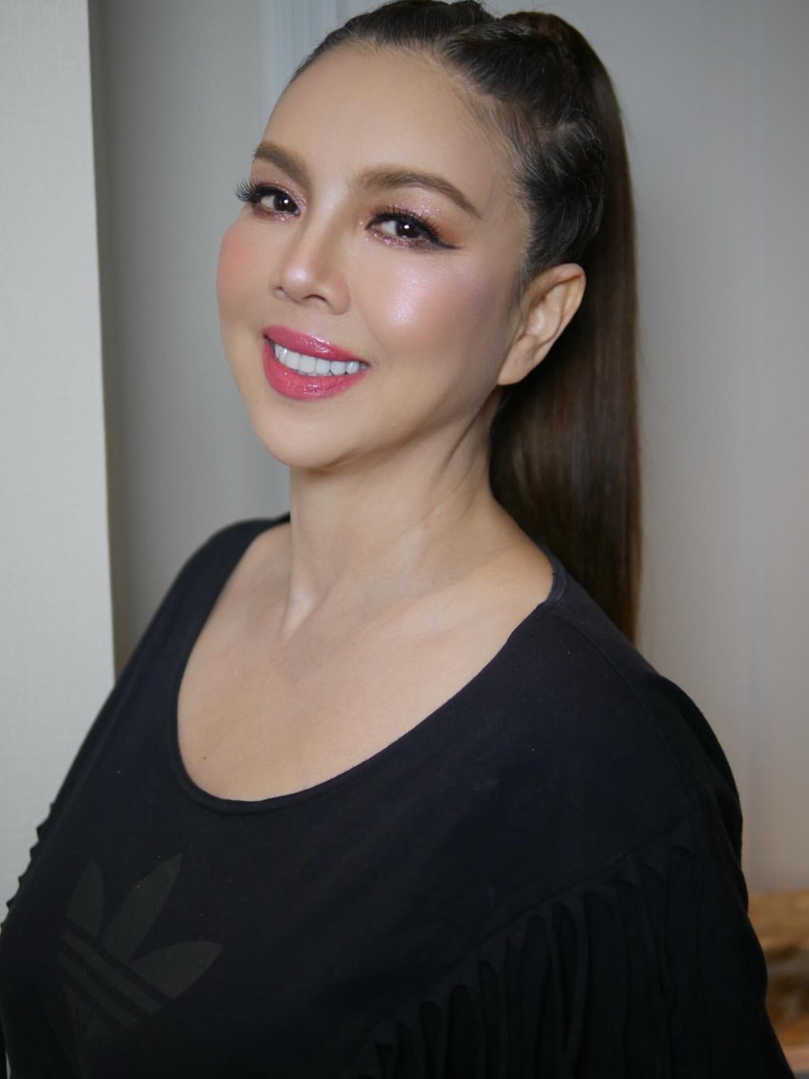 CaguilarFanpage's tweet image. Reposted : IG nontapat

น่ารักกกกกกกมากกกกกก @c_aguilar 
💄 by me 
💈 by @kohsarawut 
#noommakeup #makeupartist #makeupbangkok #makeupthailand #makeupworldwide 

ติ๊นา คริสติน่า
#ChristinaAguilar
#ChristinaAguilarFanPage