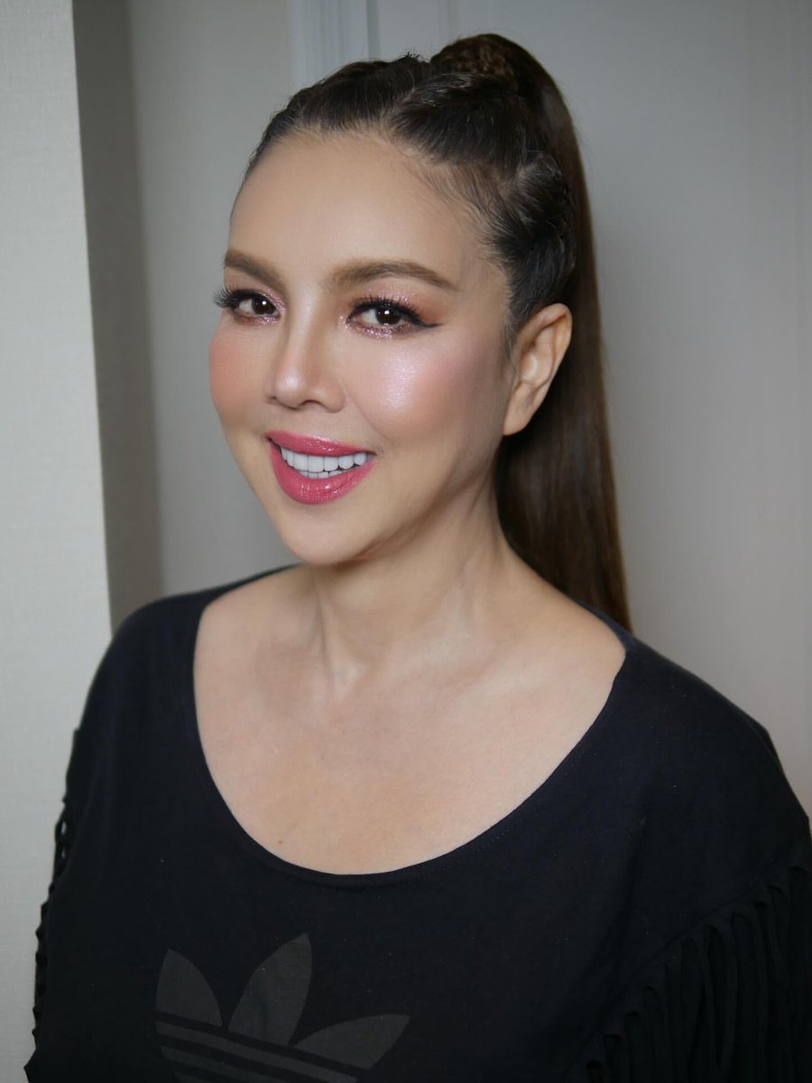 CaguilarFanpage's tweet image. Reposted : IG nontapat

น่ารักกกกกกกมากกกกกก @c_aguilar 
💄 by me 
💈 by @kohsarawut 
#noommakeup #makeupartist #makeupbangkok #makeupthailand #makeupworldwide 

ติ๊นา คริสติน่า
#ChristinaAguilar
#ChristinaAguilarFanPage