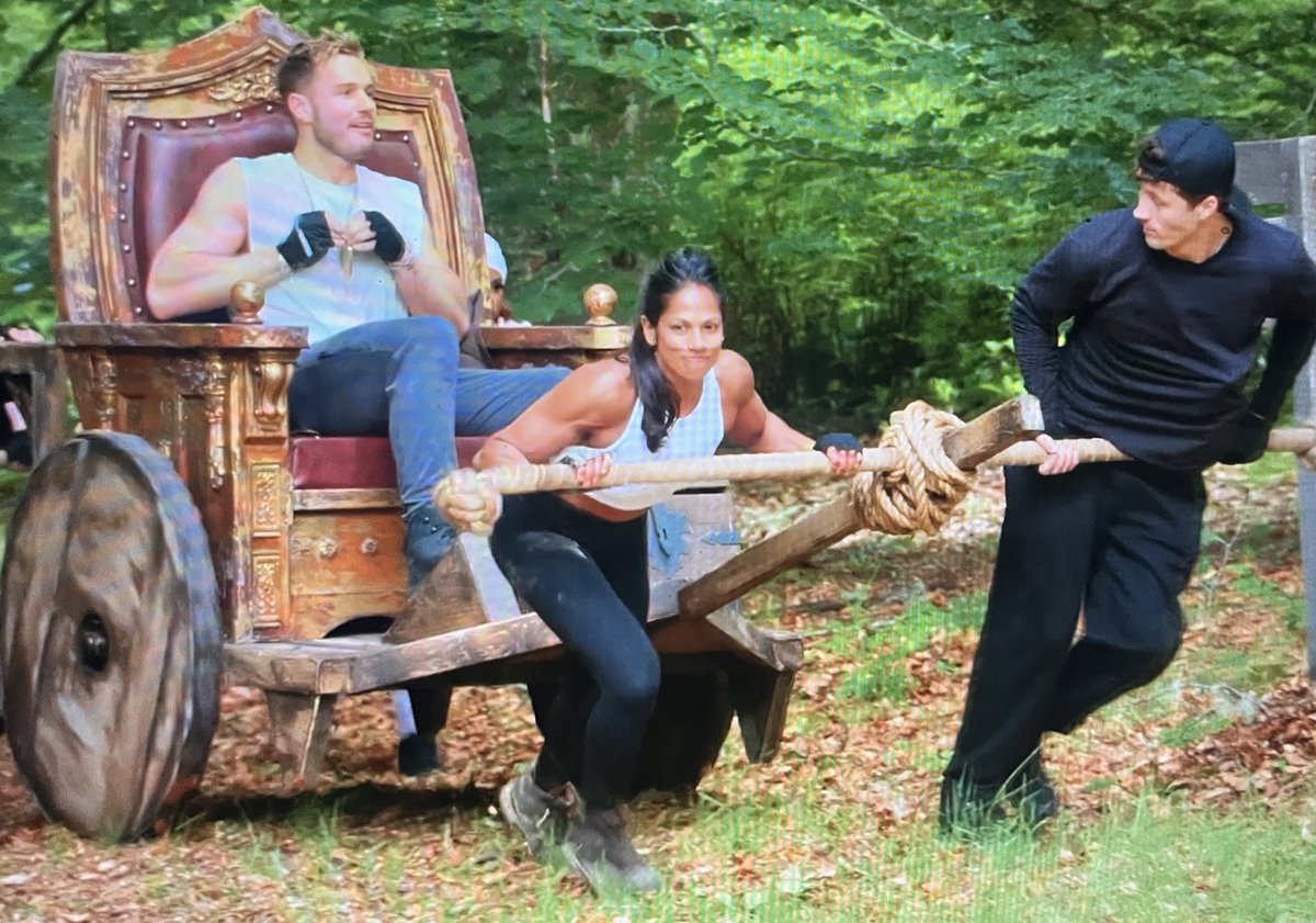 IZGlRLS's tweet image. “Yall need somebody strong to push Colton’s big ass” AND ITS NATALIE FUCKING ANDERSON #TheTraitorsUS #TheTraitors