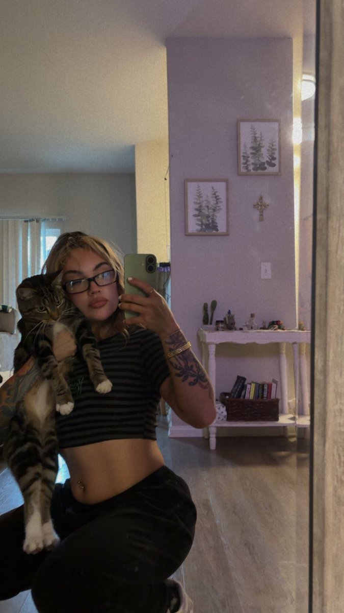 LaVidaLocaSally's tweet image. my favorite boy his name is O’Malley I rescued him 3 years ago for my birthday 

cum see my kitty 🐱 tomorrow 4:30am• 10:30am
