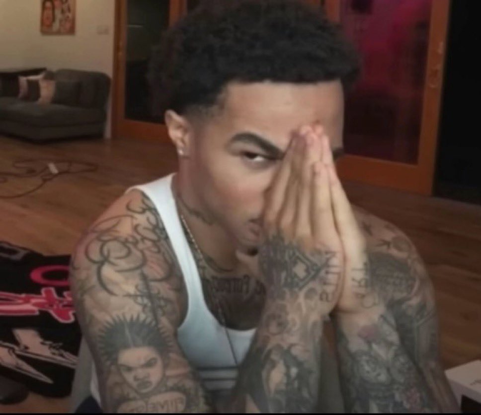 BootyAaron's tweet image. Found out at my big age that my right ear don’t even work SICK