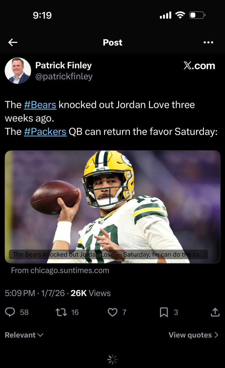 Jonathan_A_Hand's tweet image. One of these is a Chicago Bears beat writer one is a beat writer for Green Bay…you’d never know by the look of it.