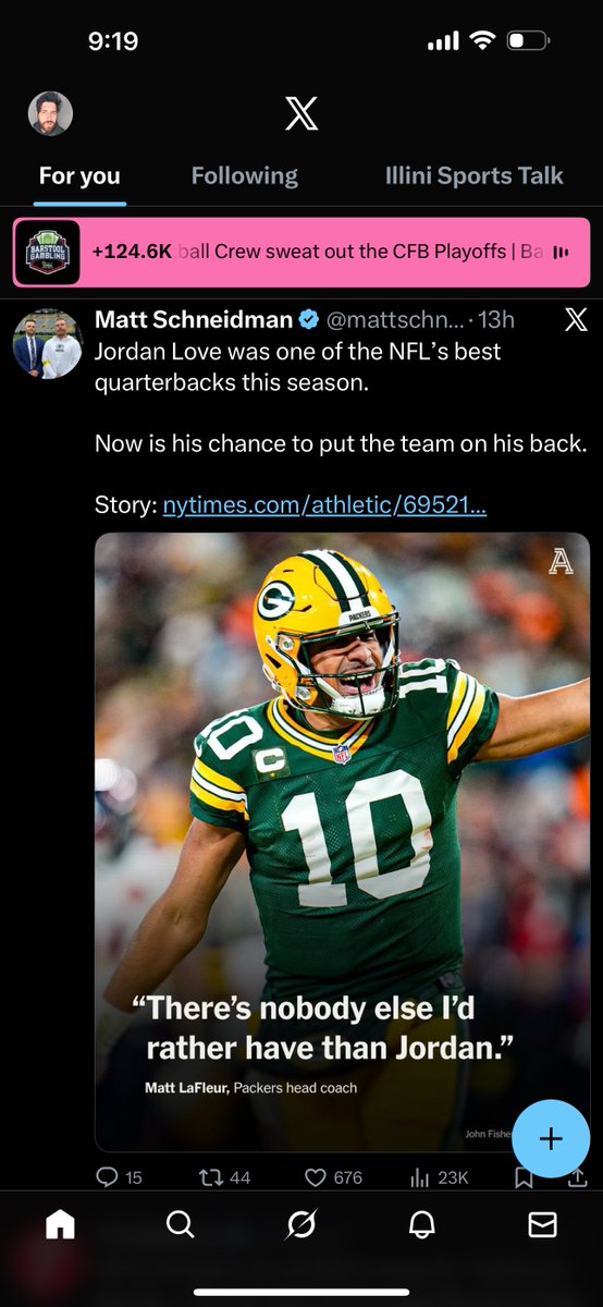 Jonathan_A_Hand's tweet image. One of these is a Chicago Bears beat writer one is a beat writer for Green Bay…you’d never know by the look of it.