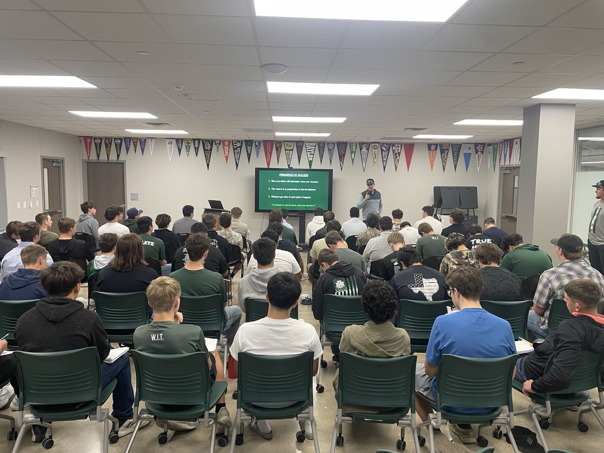 MarionTx_FB's tweet photo. Had a great classroom phase!! The guys heard the message now it’s time to put words to action!!
#ClassroomMakesMen
#BootcampLoading
#NoDearBrother
#AllDawgAllDay https://t.co/rdRg9o2A6l